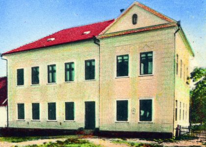Osnovna škola izgrađena 1925. godine i Općinski ured u Siraču (današnja zgrada Suvenira)