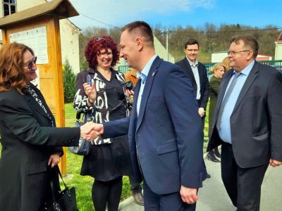Pozdrav župana Marka Marušića i ravnateljice OŠ Sirač Marije Pavičić Pozdrav župana Marka Marušića i ravnateljice OŠ Sirač Marije Pavičić