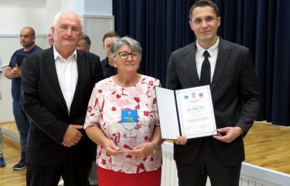 Toni Juraić (priznanje preuzela supruga) Toni Juraić (priznanje preuzela supruga)