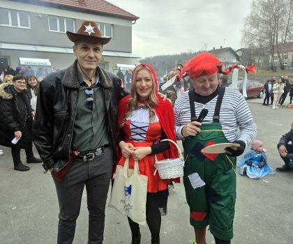 Najbolja odrasla maska - Crvenkapica Najbolja odrasla maska - Crvenkapica