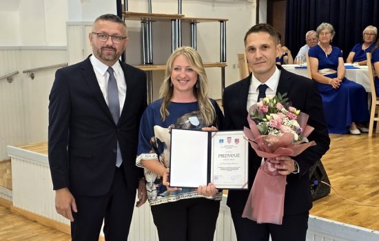 Češka beseda Šibovac - za doprinos razvoju društvenog i kulturnog života zajednice te promicanje kulture češke nacionalne manjine i drugih društvenih vrijednosti Češka beseda Šibovac - za doprinos razvoju društvenog i kulturnog života zajednice te promicanje kulture češke nacionalne manjine i drugih društvenih vrijednosti