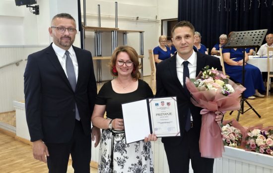 Dalija Penezić - za aktivno i predano djelovanje u kulturnom i društvenom životu zajednice Dalija Penezić - za aktivno i predano djelovanje u kulturnom i društvenom životu zajednice