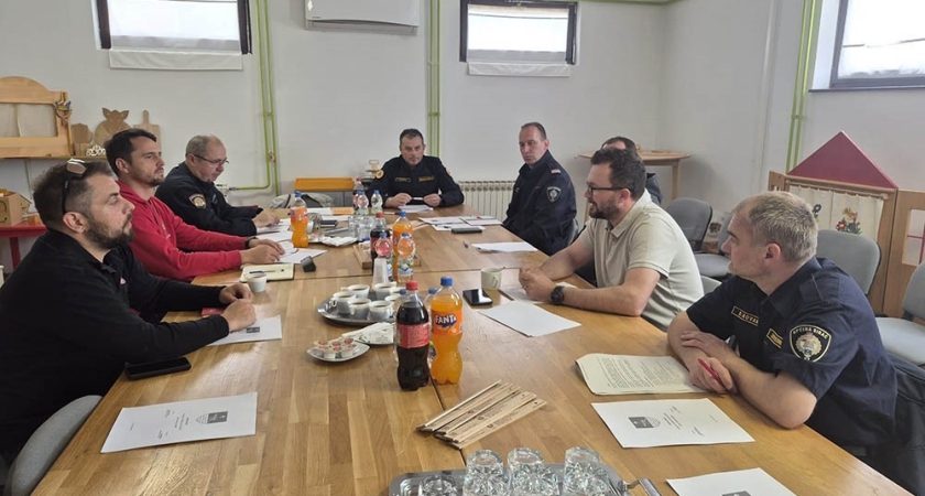Sastanak Stozera civilne zastite u vezi dogovora oko izvodjenja vjezbe Pozar u drvnoj industriji Sastanak Stozera civilne zastite u vezi dogovora oko izvodjenja vjezbe Pozar u drvnoj industriji