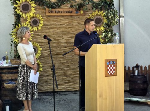 Načelnik Igor Supan i voditeljica Lidija Premec Načelnik Igor Supan i voditeljica Lidija Premec